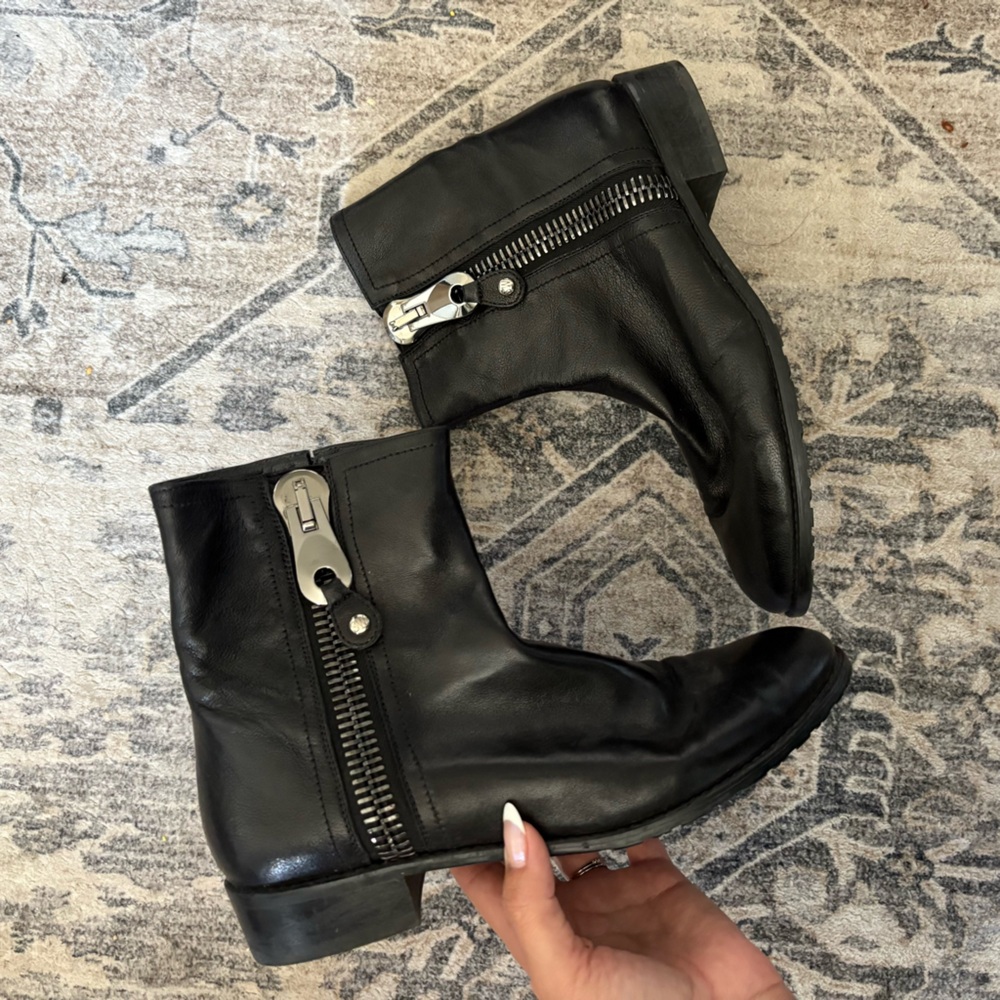 Stuart Weitzman Winzipper Black Nappa Leather Side-Zip Ankle Boots 8.5